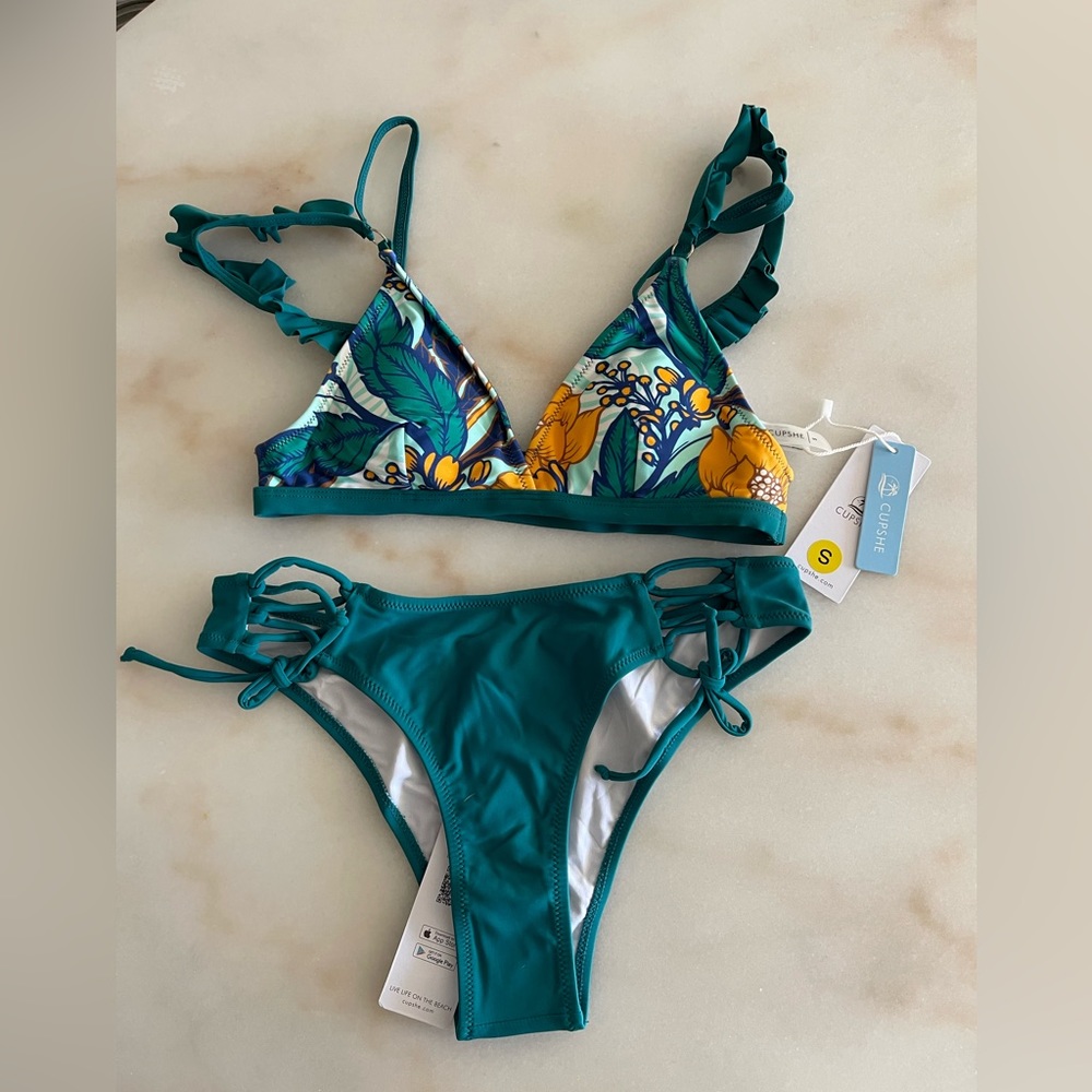 Bikini Set - Sweet Floral Ruffled. - Picture 3 of 5